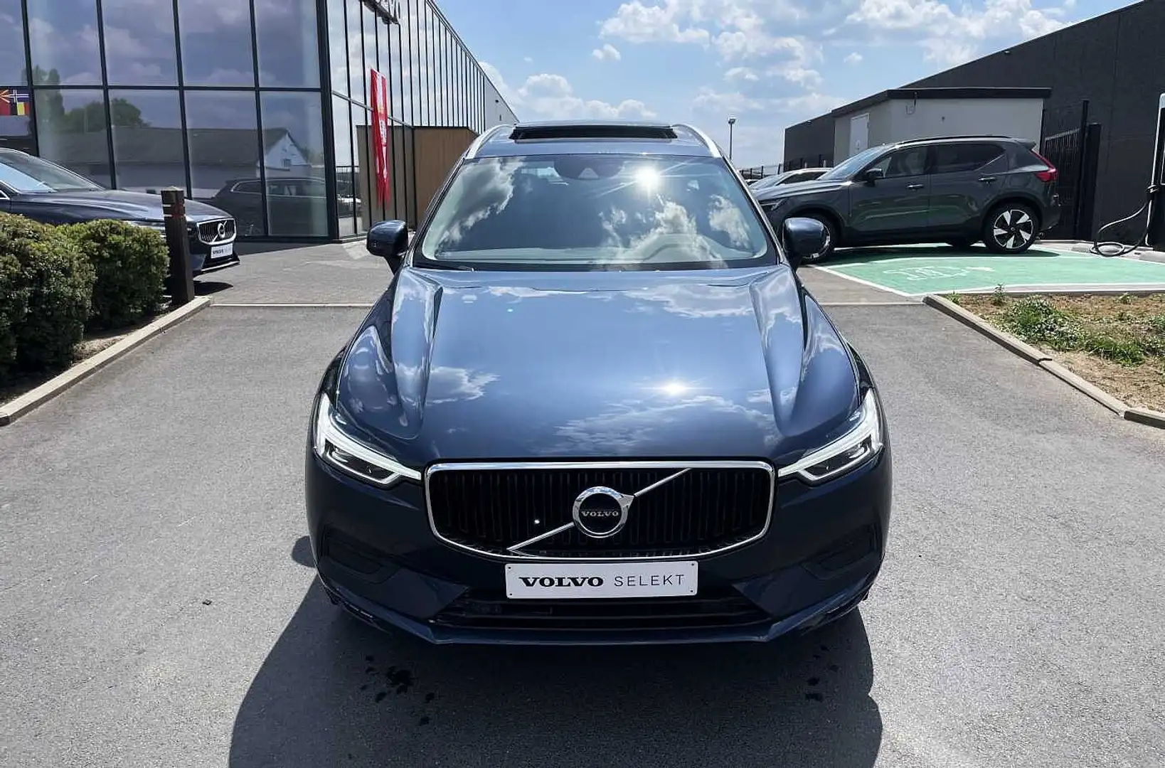 Volvo XC60 Momentum Pro Blauw - 2