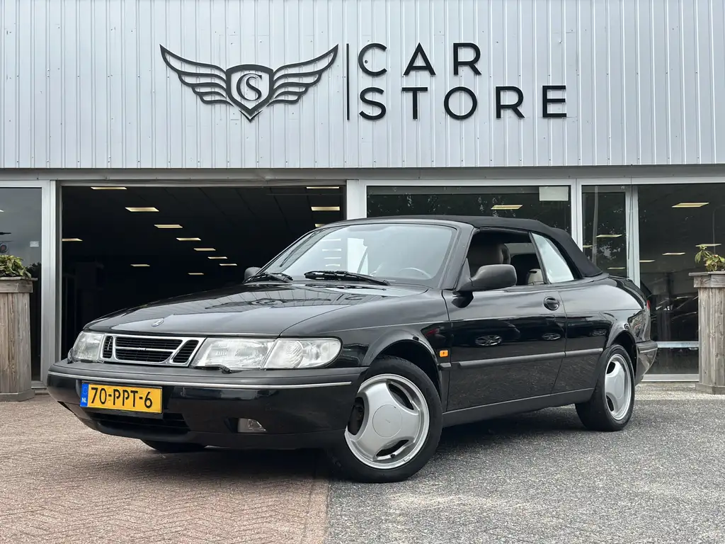 Saab 900