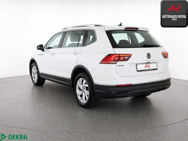 Volkswagen Tiguan Allspace view 3