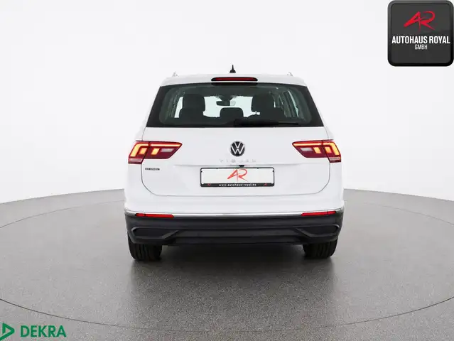 Volkswagen Tiguan Allspace view 4