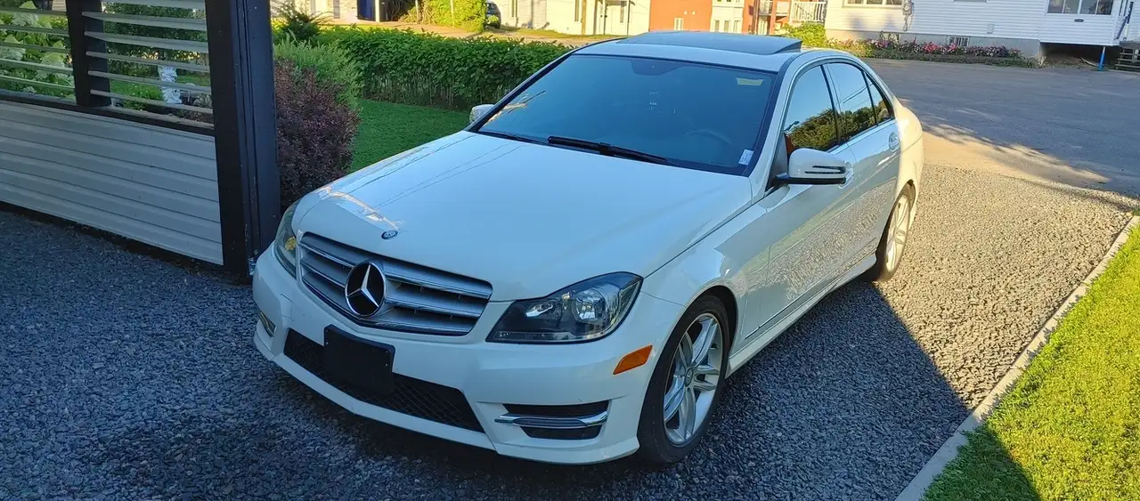 Mercedes-Benz C-Class снимка Mercedes-Benz C-Class