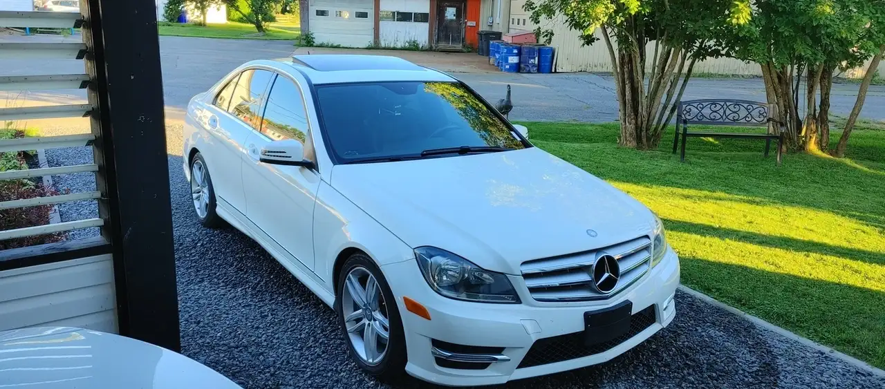 Mercedes-Benz C-Class снимка Mercedes-Benz C-Class
