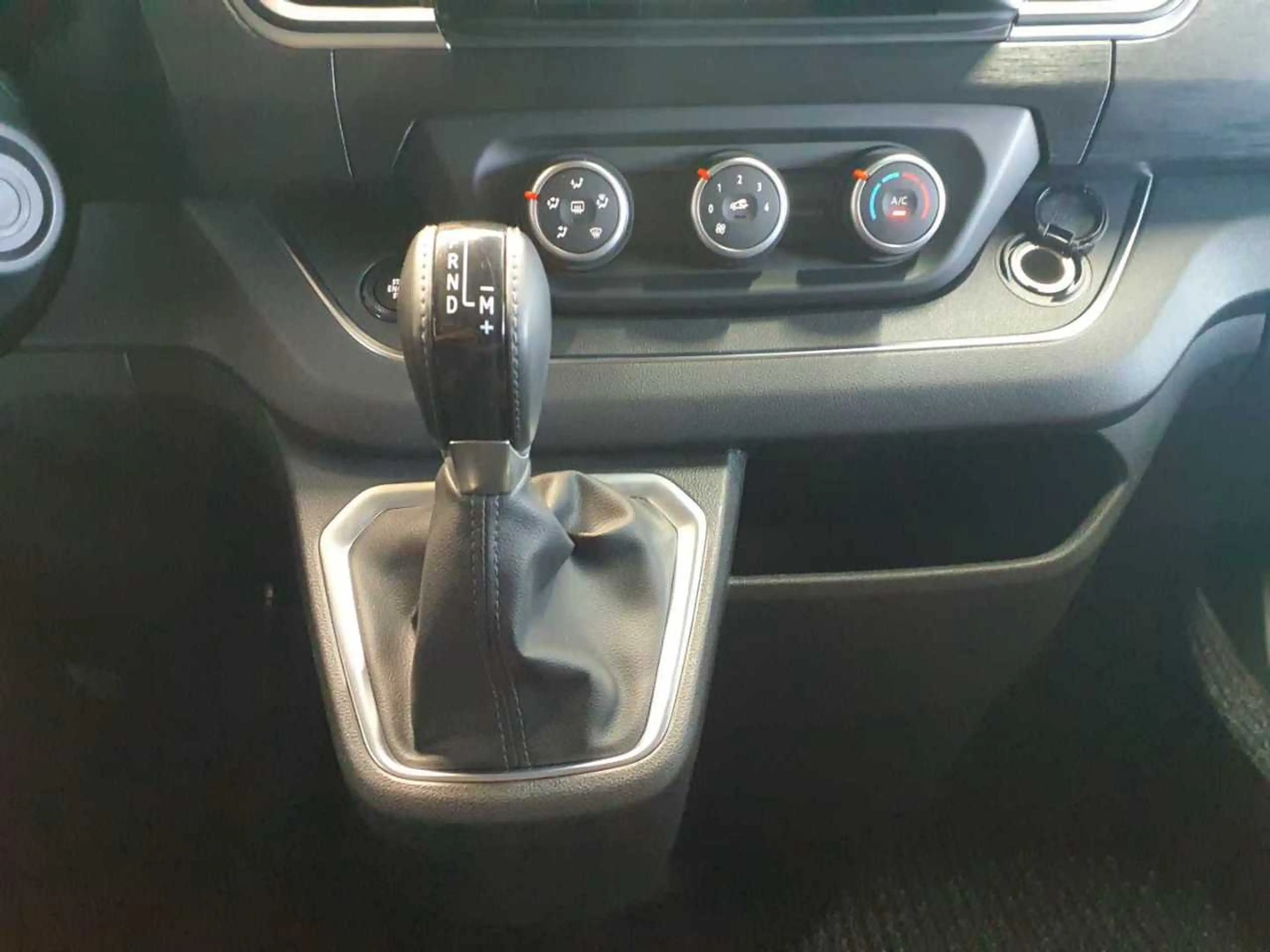 Renault Trafic Trafic dCi Autom.Life 9-Si Klima NAV AHK — photo 10
