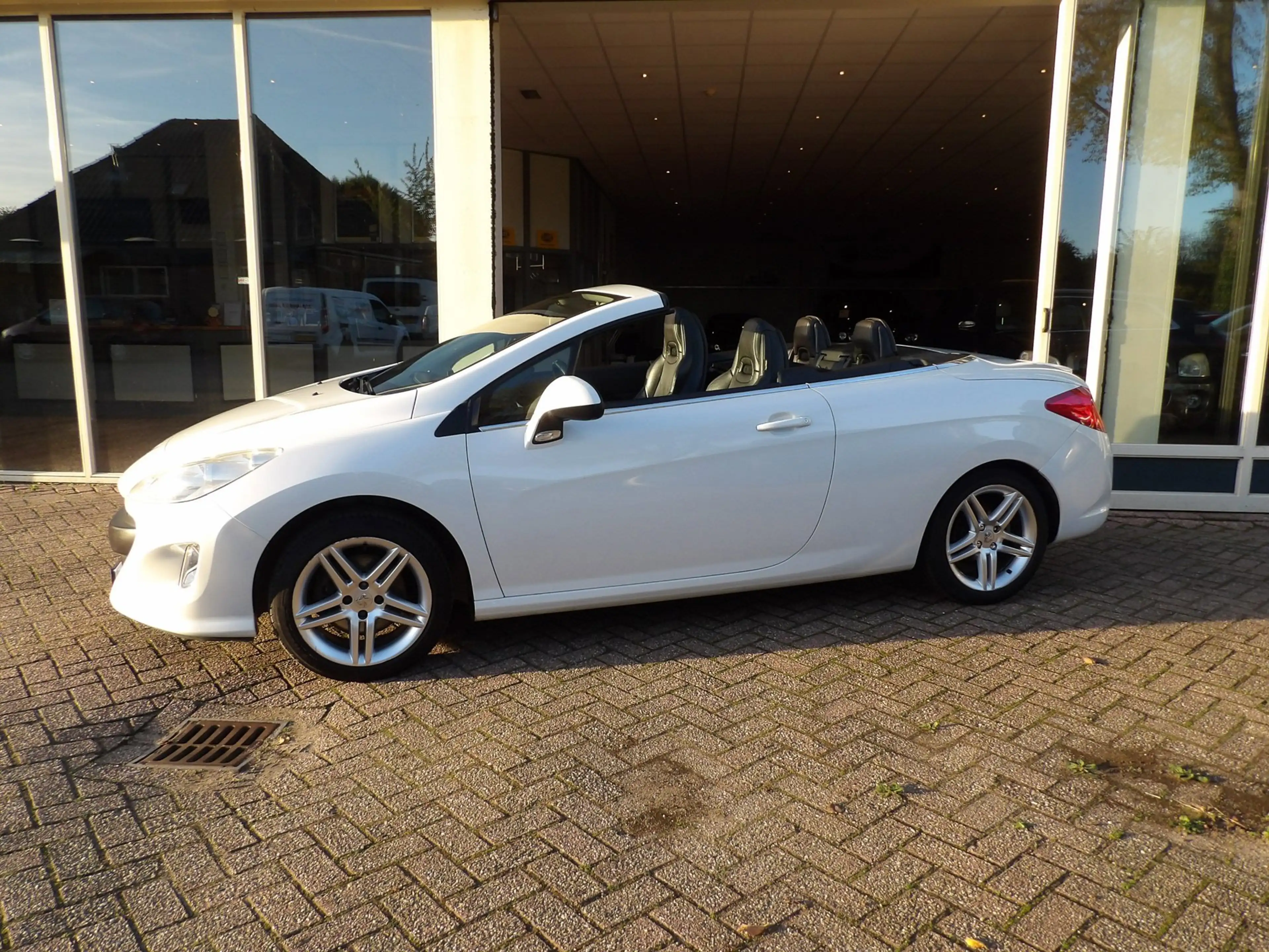 Peugeot 308 CC 1.6 THP Premiere LEER-CLIMA-NAVI — photo 2