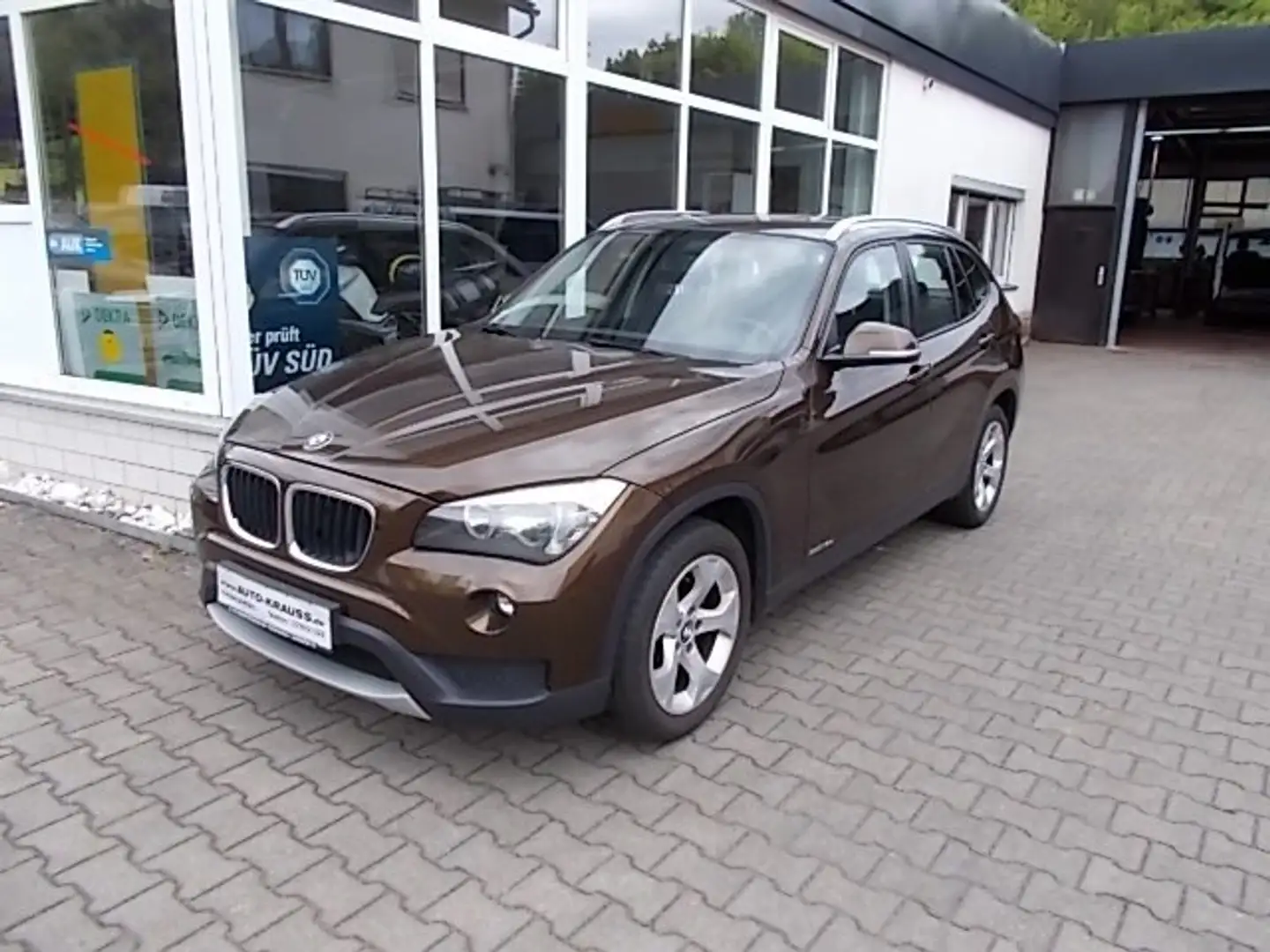 BMW X1 sDrive18d Braun - 1
