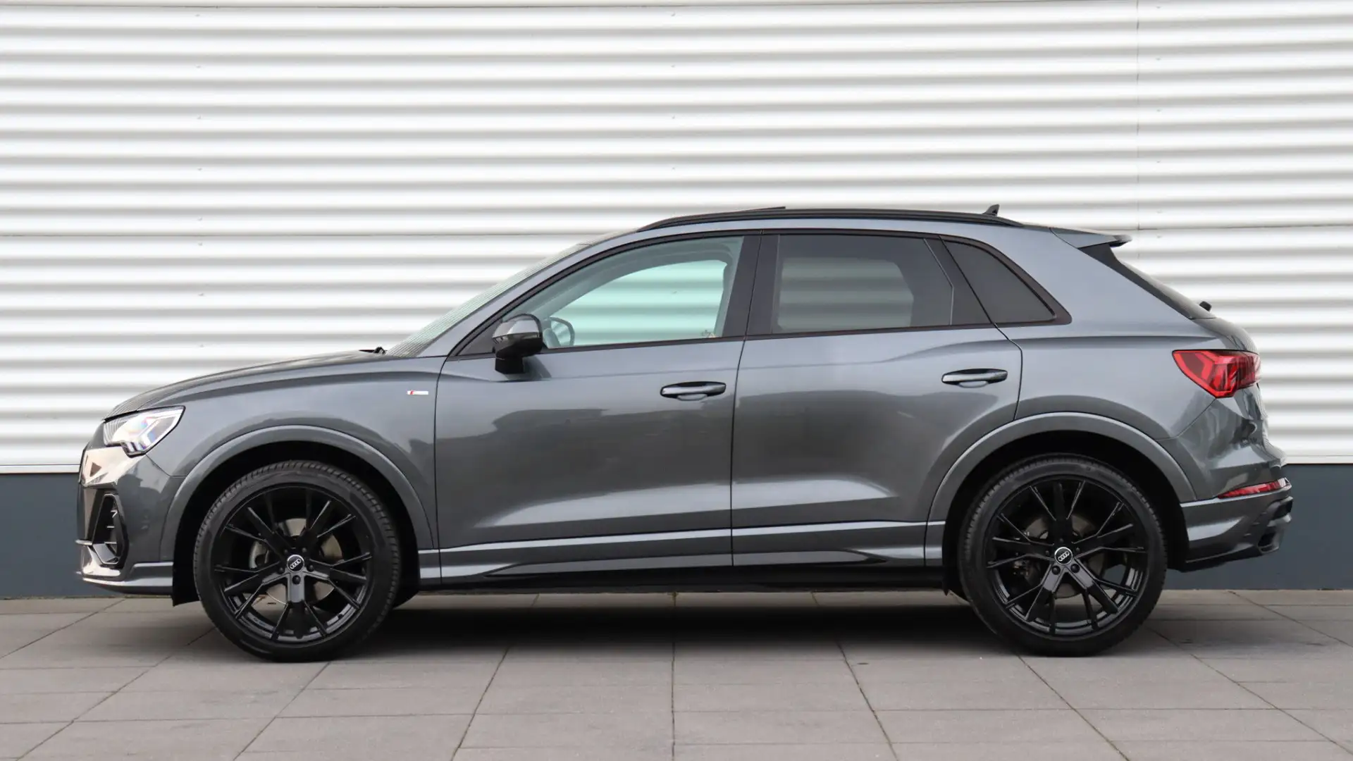 Audi Q3 35 TFSI S Line Pro Line S | Panoramadak | Achterui Gris - 2