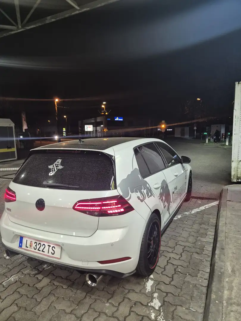 Volkswagen Golf GTI (BlueMotion Technology) DSG Performance - 2