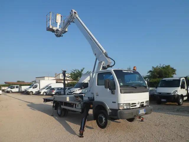Nissan Cabstar piattaforma aerea