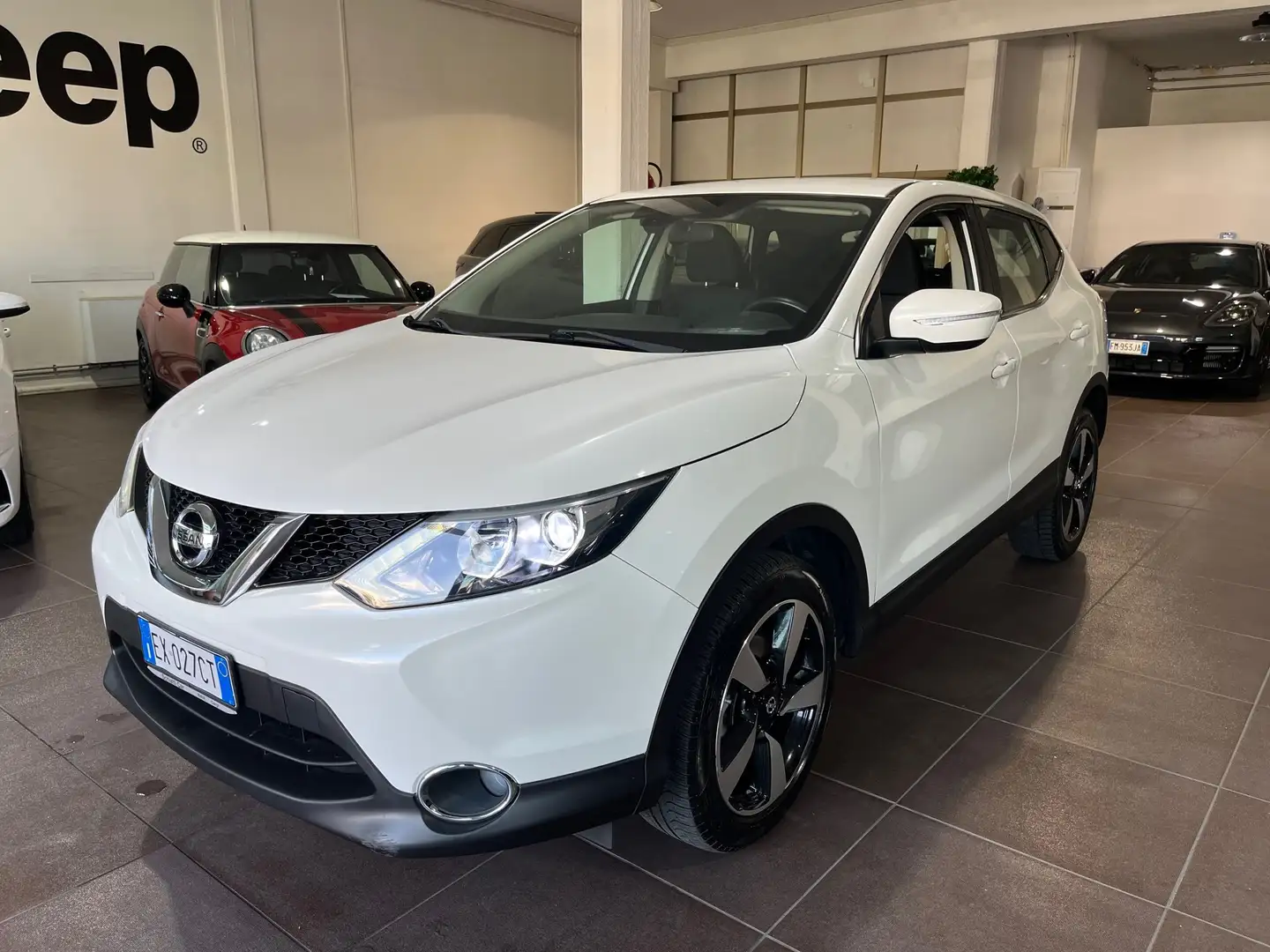 Nissan Qashqai Qashqai 1.5 dci Tekna 110cv BIANCO PERLA Bianco - 2