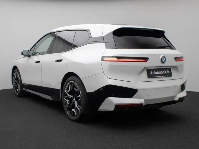 BMW Ix view 9