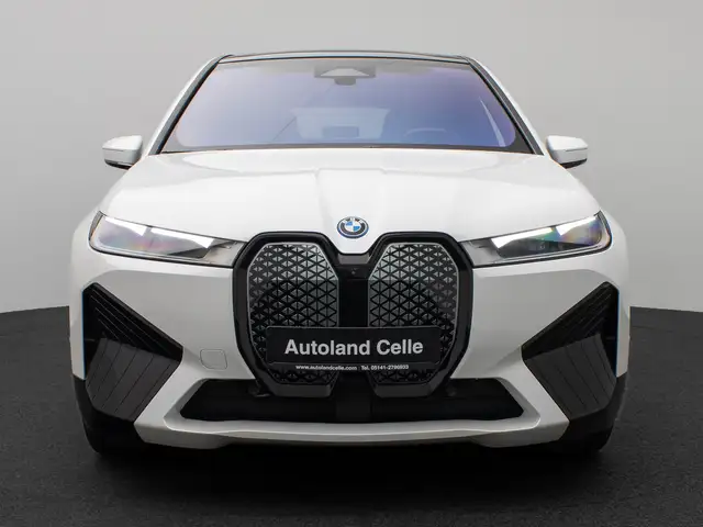 BMW Ix view 2