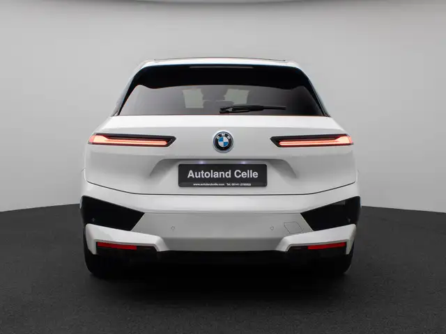 BMW Ix view 8