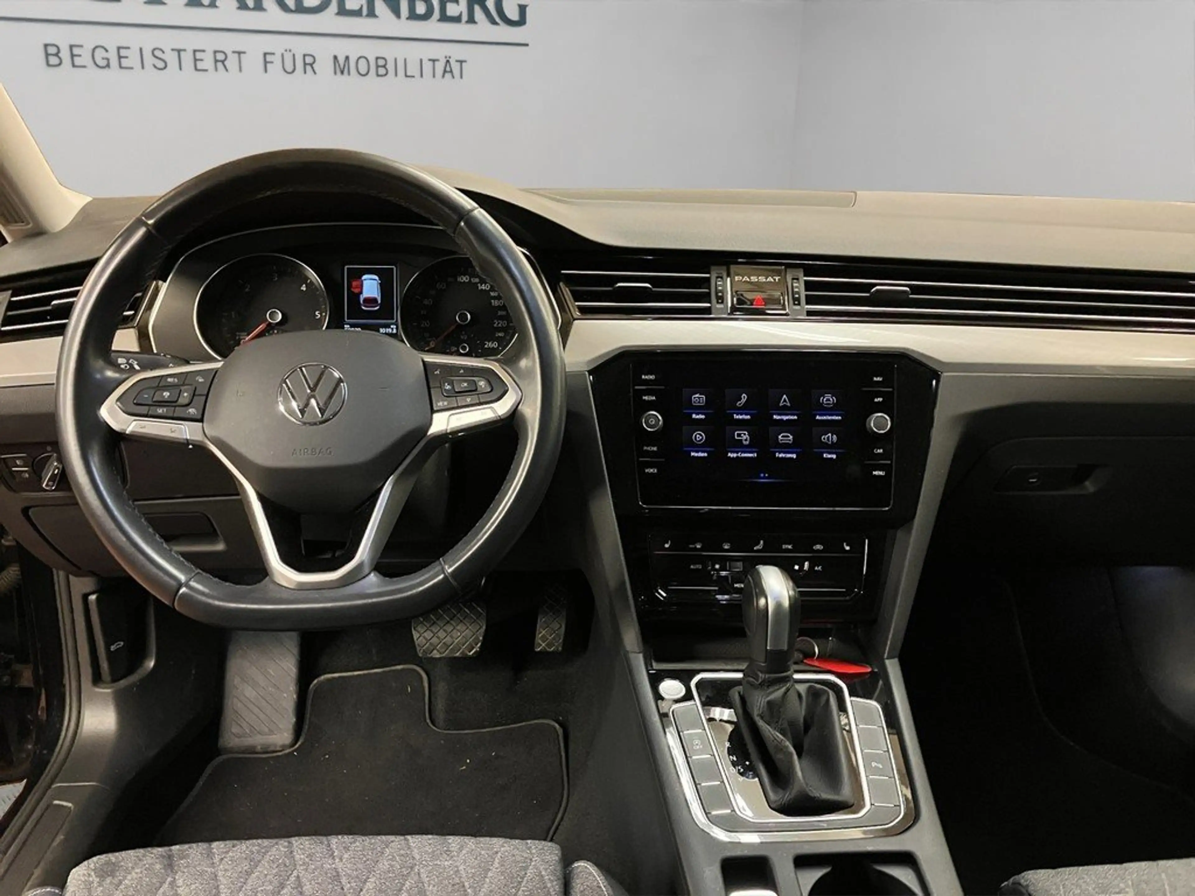 Volkswagen Passat Variant 2.0 TDI DSG Business ACC AHK — photo 10