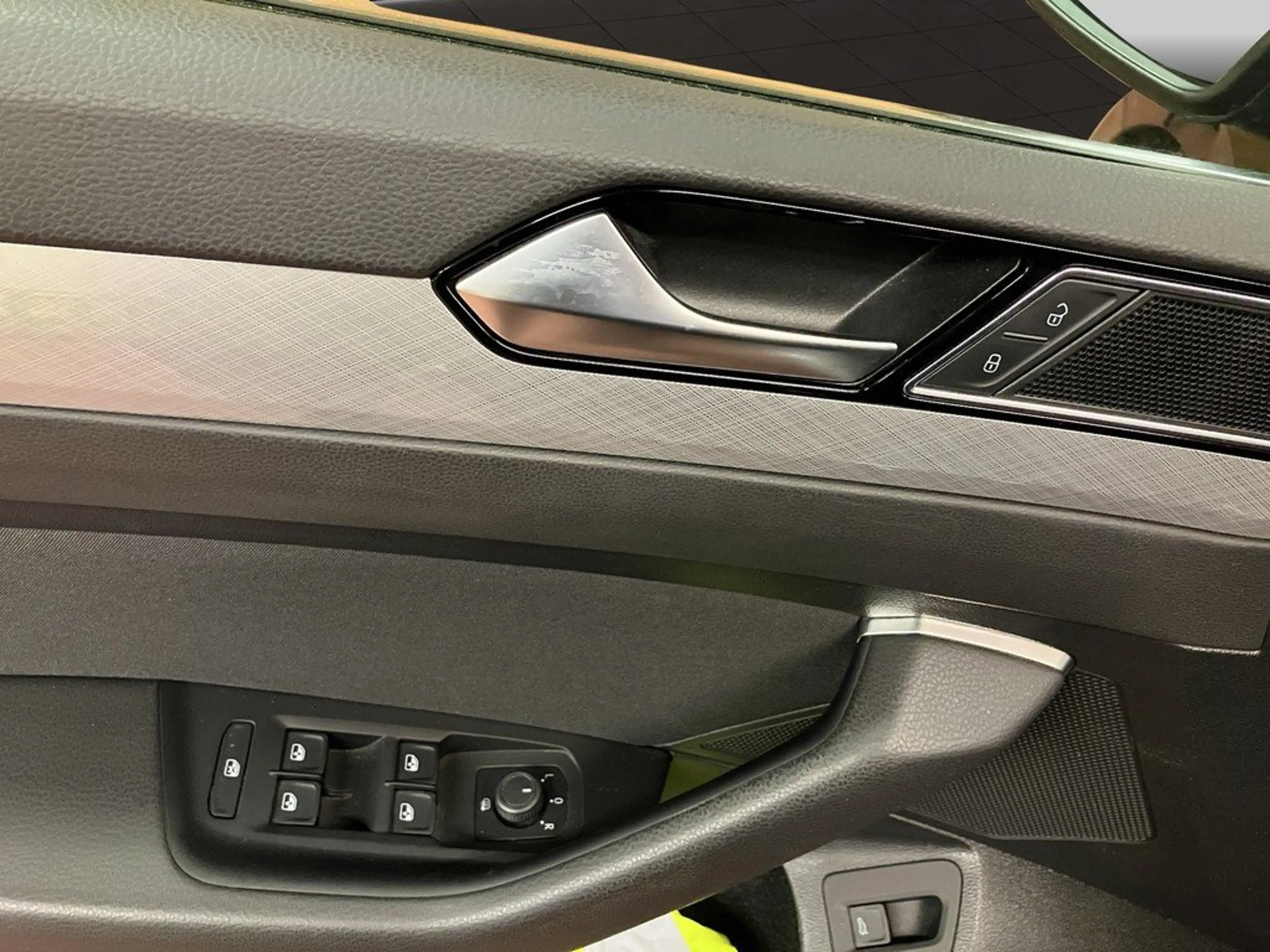 Volkswagen Passat Variant 2.0 TDI DSG Business ACC AHK — photo 7