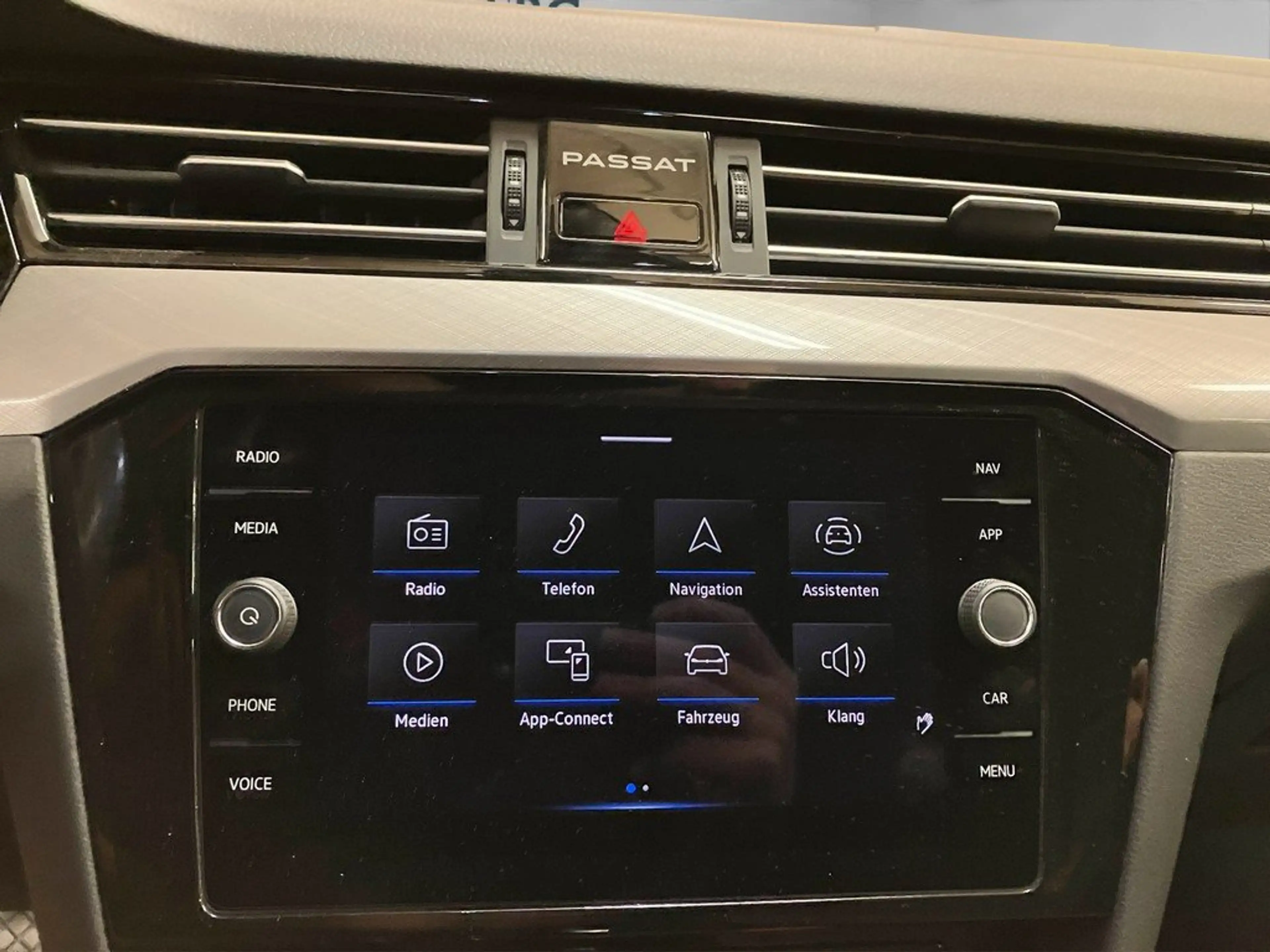 Volkswagen Passat Variant 2.0 TDI DSG Business ACC AHK — photo 11