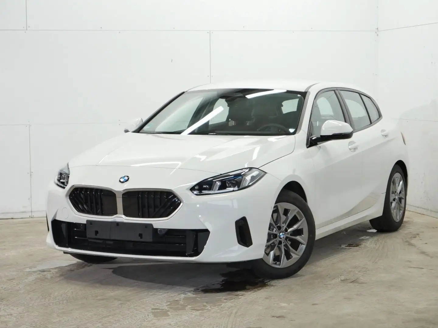 BMW 118 d Limousine TEMPOMAT SHZ LED 2-ZK DAB+ RFK Blanc - 2