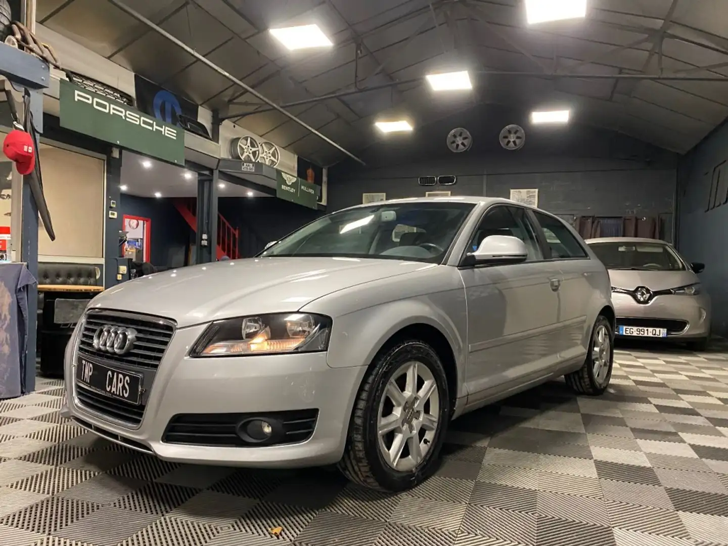 Audi A3 A3 LCI 1.6 TDI 90ch 8p Ambiente Grau - 2