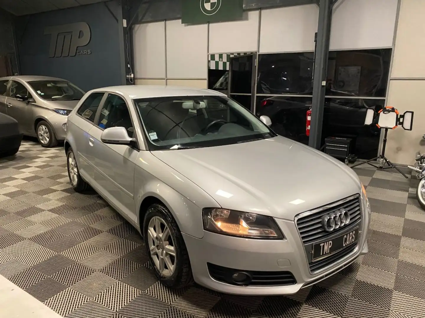 Audi A3 A3 LCI 1.6 TDI 90ch 8p Ambiente Grau - 1