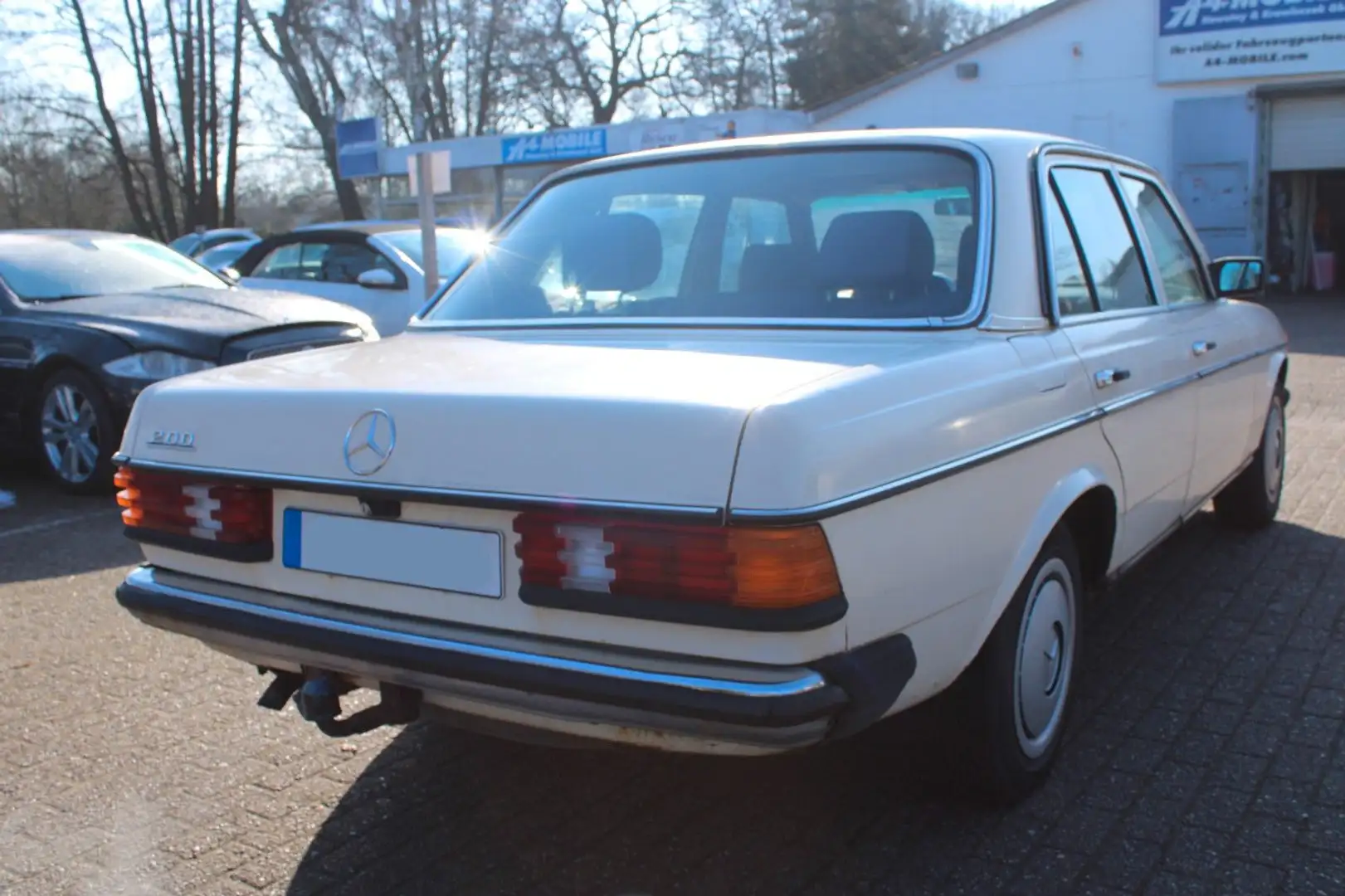 Mercedes-Benz 200 W123 Bílá - 2