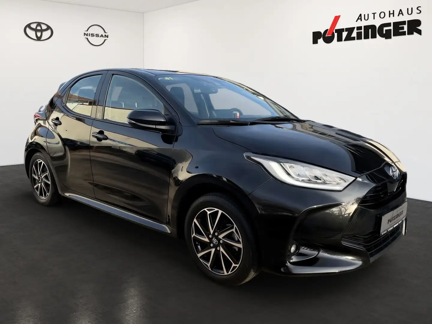 Toyota Yaris 1.5 Hybrid TeamD,Comfort Paket,Carplay,LED Schwarz - 2