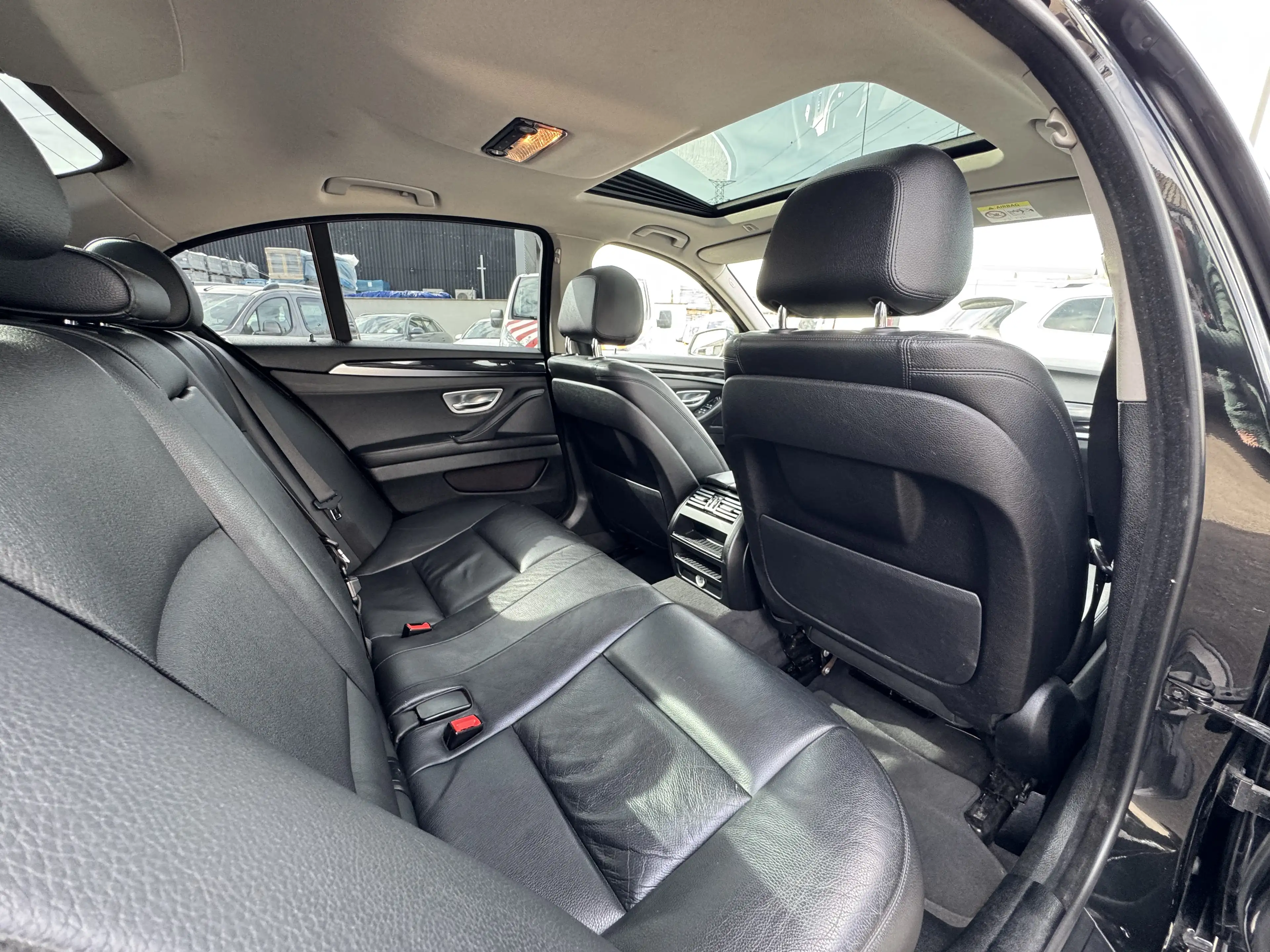 BMW 518 NAVIGATION // CUIR// TOIT OUVRANT / JANTES /CAMERA — photo 9