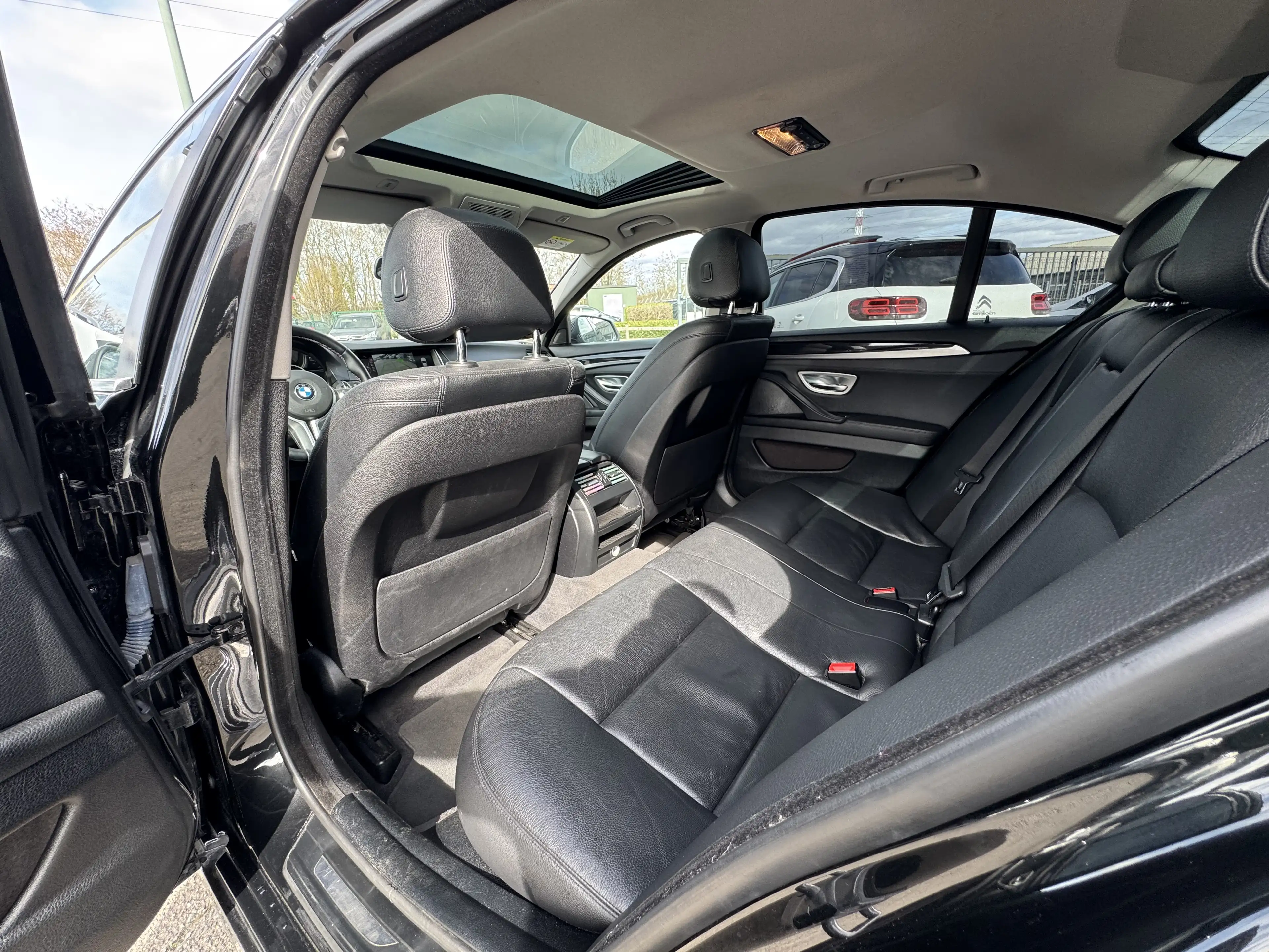 BMW 518 NAVIGATION // CUIR// TOIT OUVRANT / JANTES /CAMERA — photo 11
