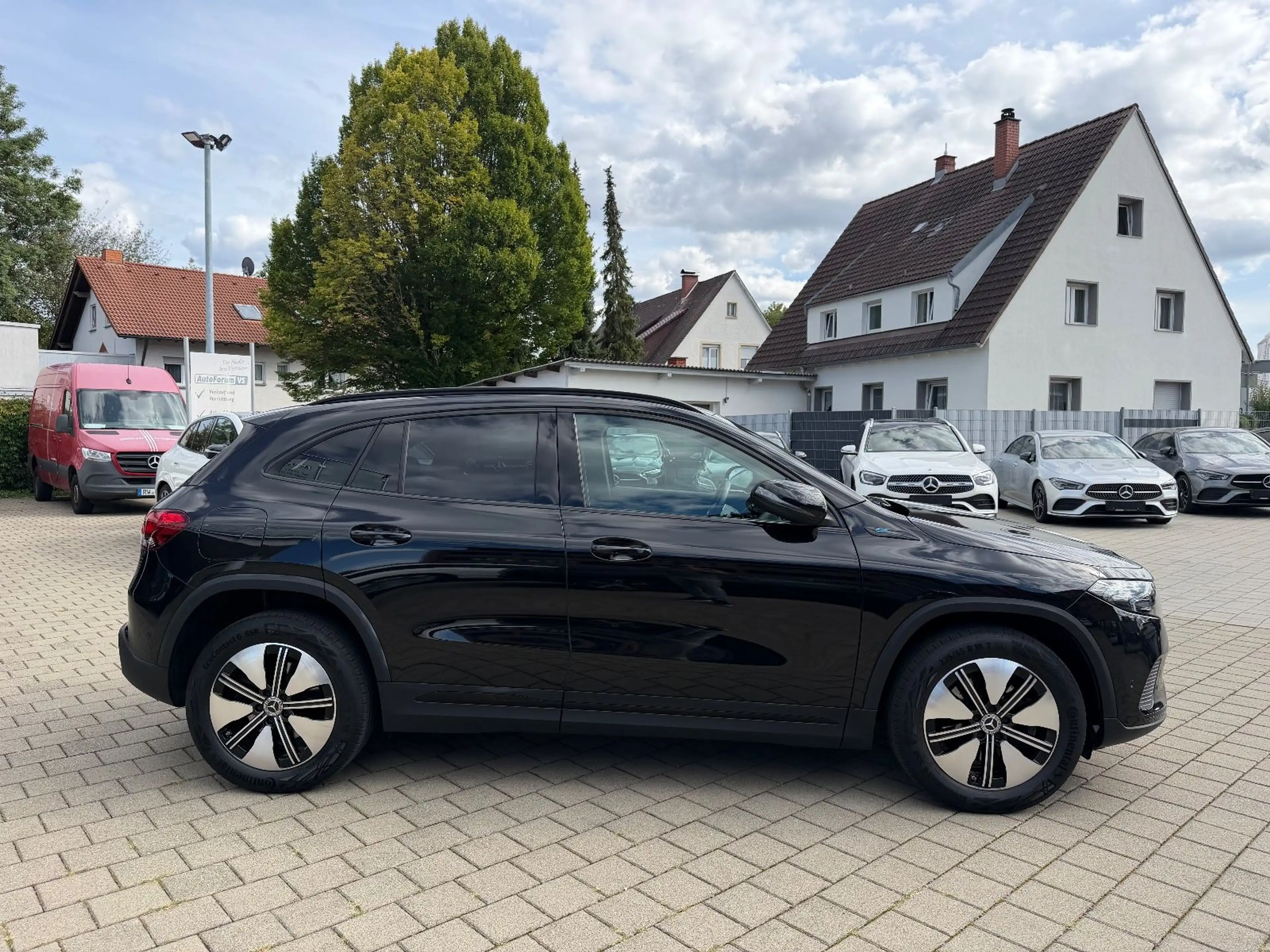 Mercedes-Benz EQA 250 MBUX*Night*Navi*AHK*Rcam*Ambi — photo 4