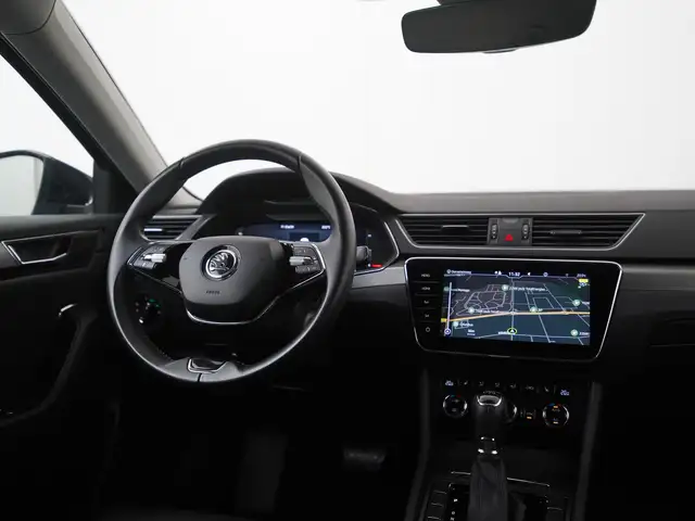 Skoda Superb view 6