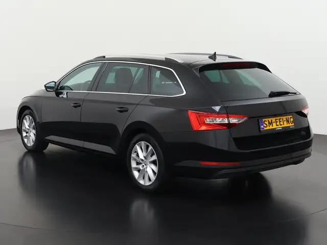 Skoda Superb view 7