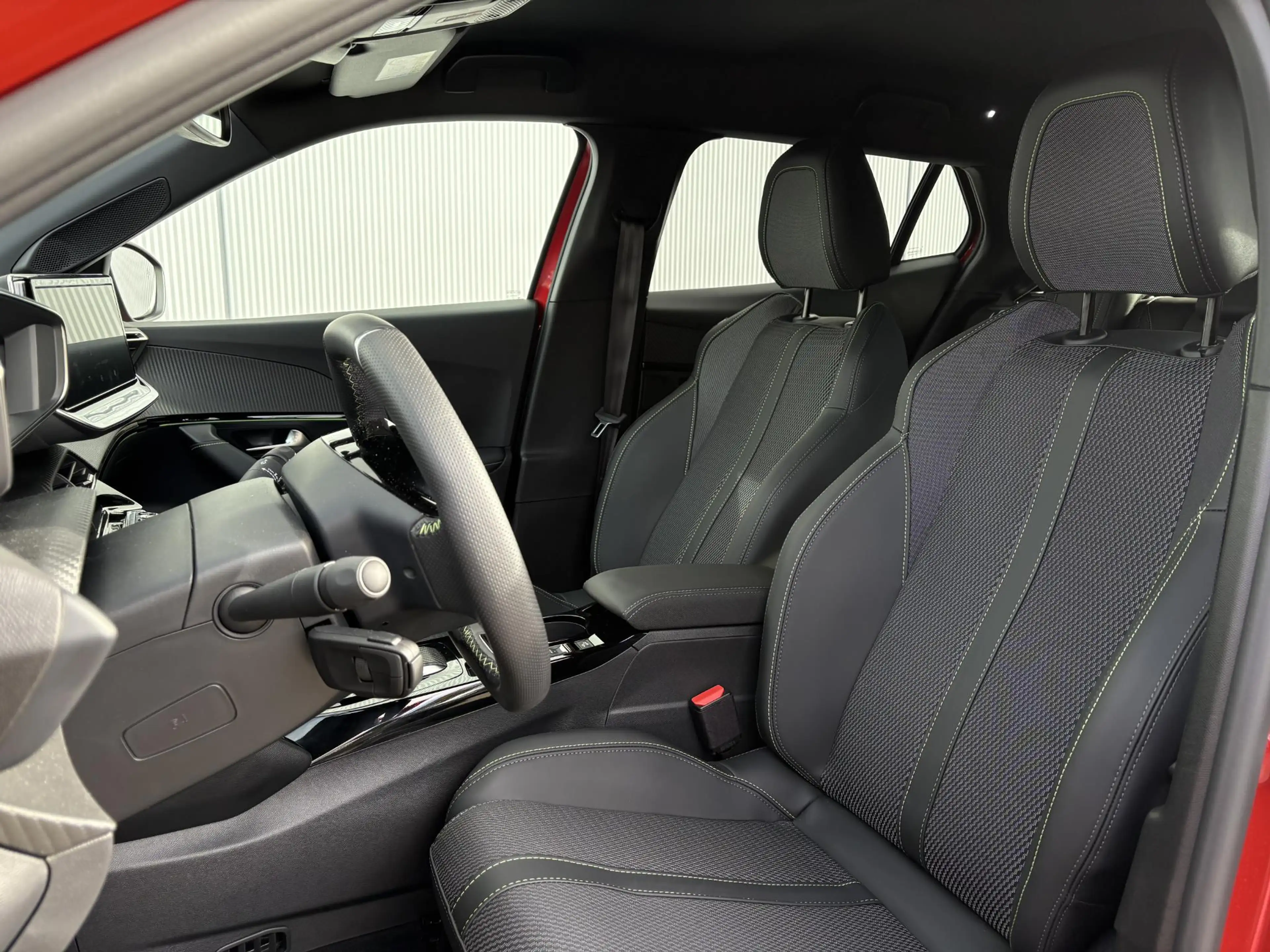 Peugeot 2008 1.2 Hybrid 145 GT | Navigatie | Voor- en Achteruit — photo 11