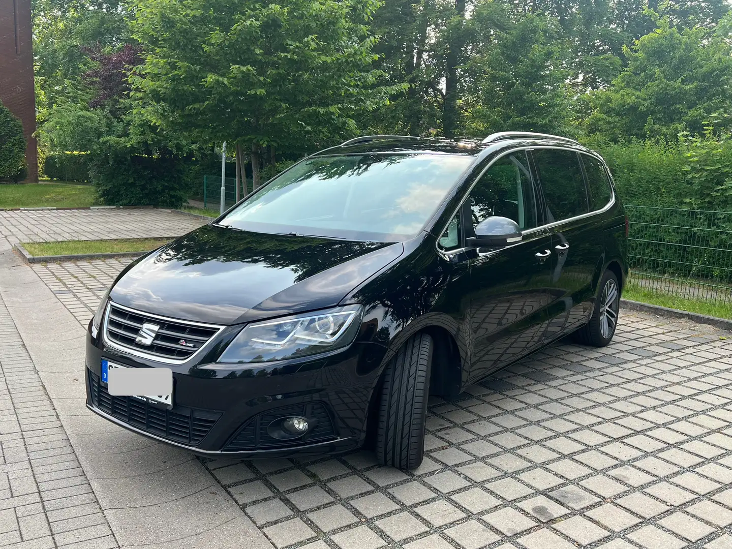 SEAT Alhambra 220 PS DSG FR-Line, Vollausst. 1. Hand Schwarz - 1