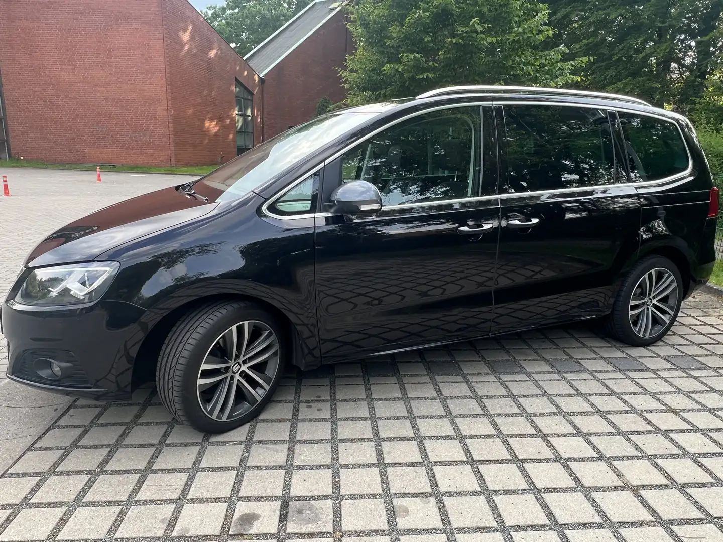 SEAT Alhambra 220 PS DSG FR-Line, Vollausst. 1. Hand Schwarz - 2