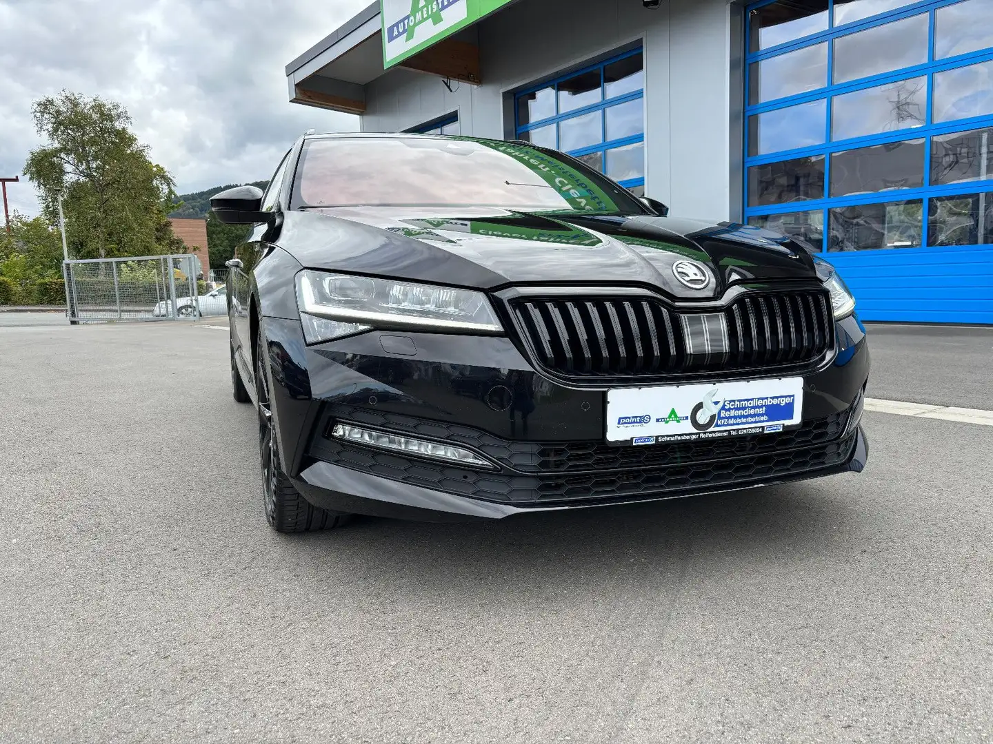 Skoda Superb Combi Sportline 4x4 LED NAV KAM ACC SIDE Schwarz - 2