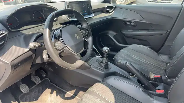Peugeot 208 view 8