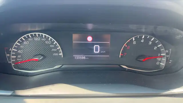 Peugeot 208 view 12