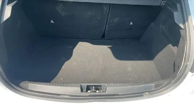 Peugeot 208 view 14