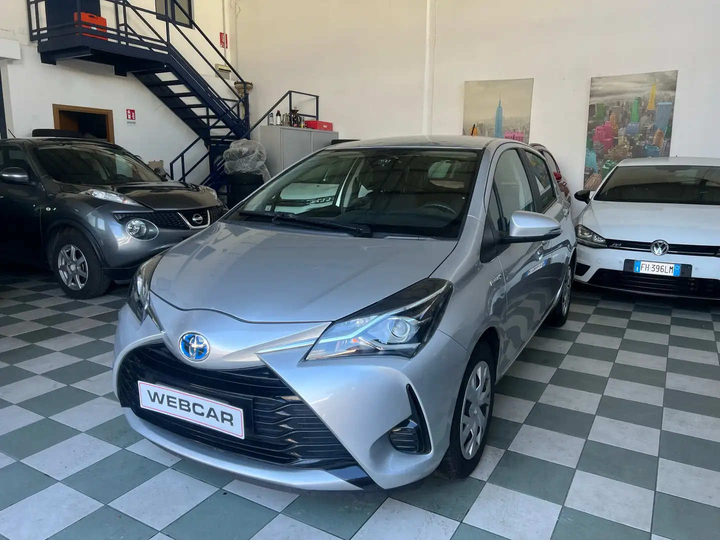 Toyota Yaris 5p 1.5h Active Plateado - 1