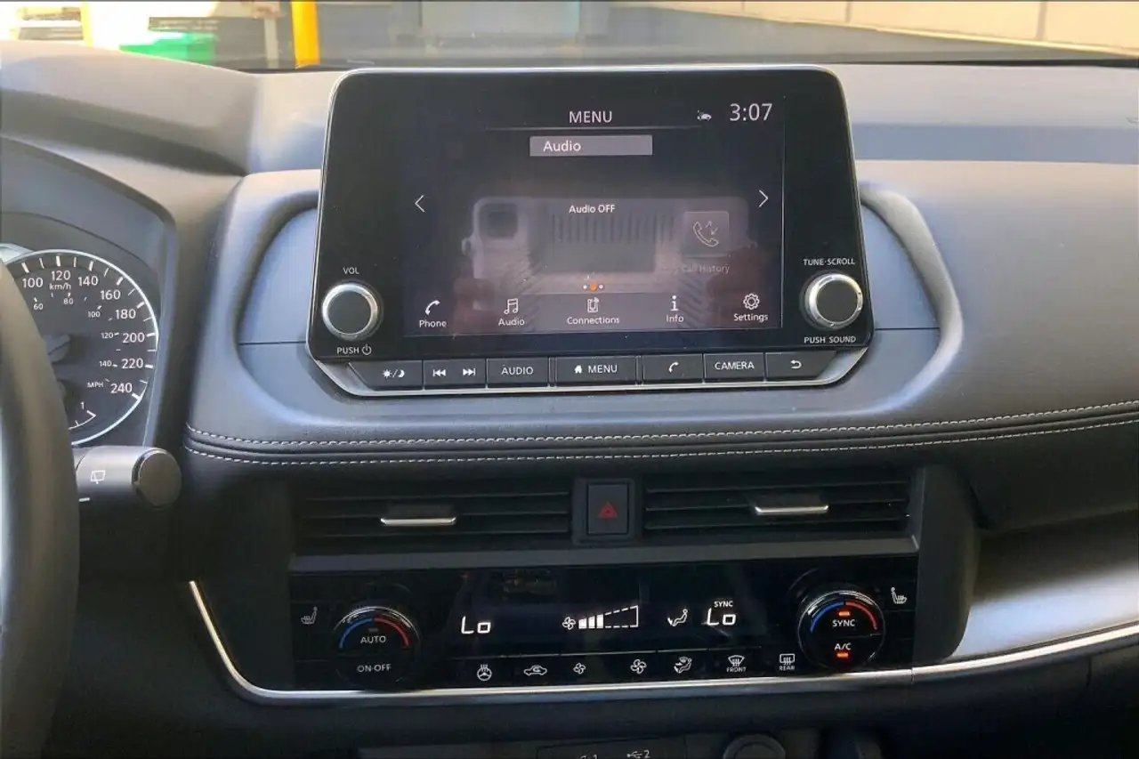 Nissan Rogue снимка Nissan Rogue