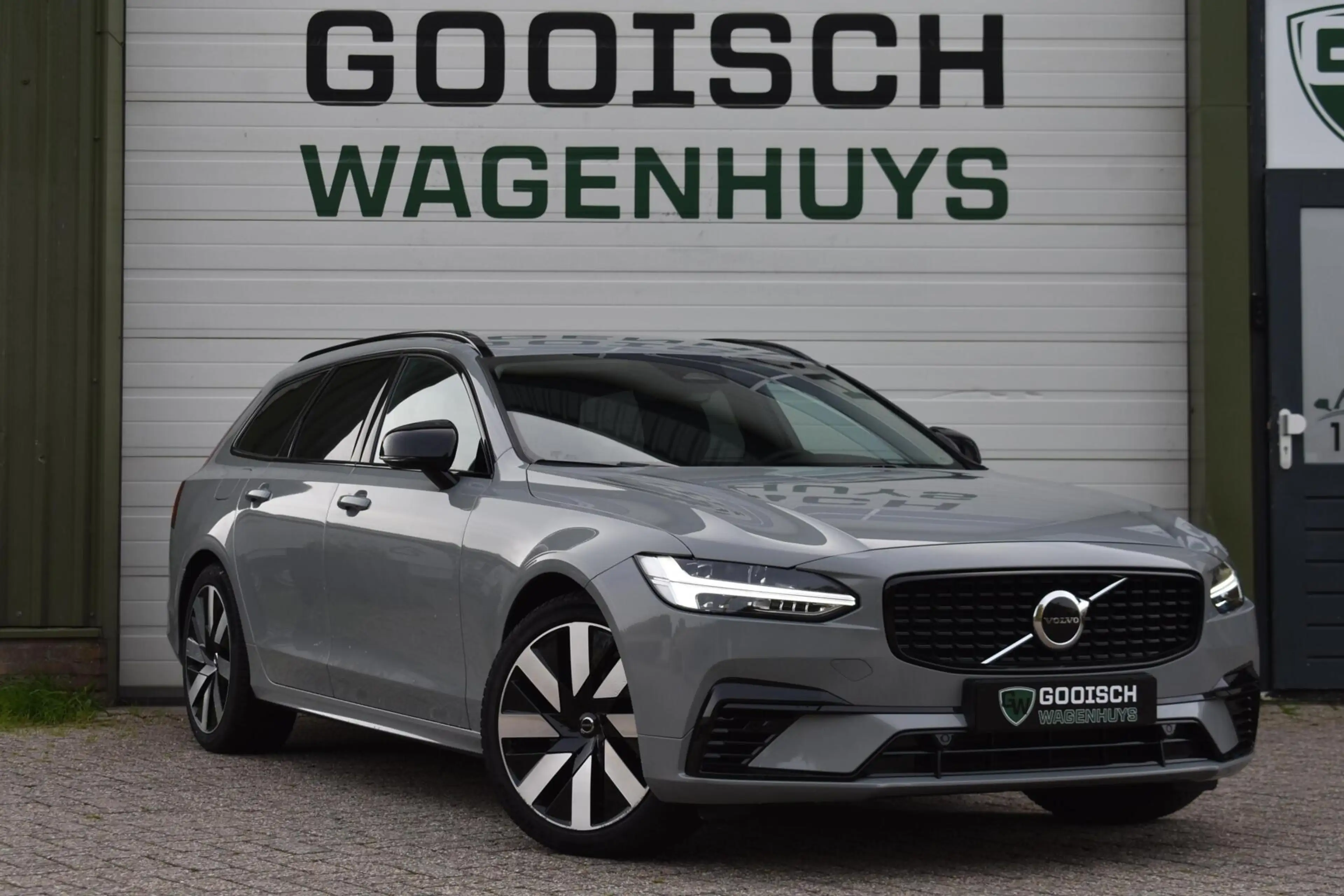 Volvo V90 2.0 T6 Plug-in hybrid AWD Plus Dark | NL Auto | Tr — photo 2