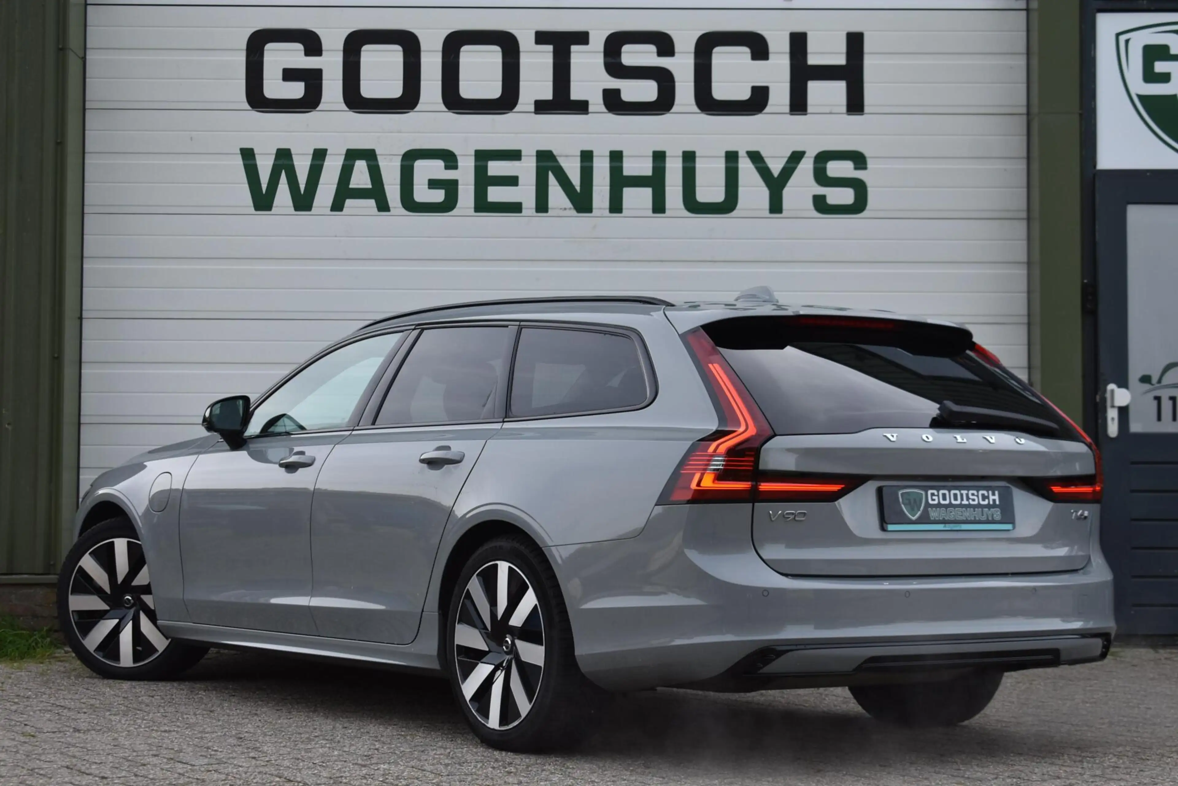 Volvo V90 2.0 T6 Plug-in hybrid AWD Plus Dark | NL Auto | Tr — photo 3