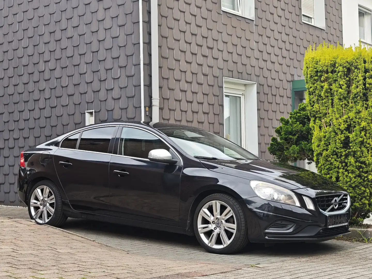 Volvo S60 D4 R-Design Sport und Scheckheftgepflegt - 1