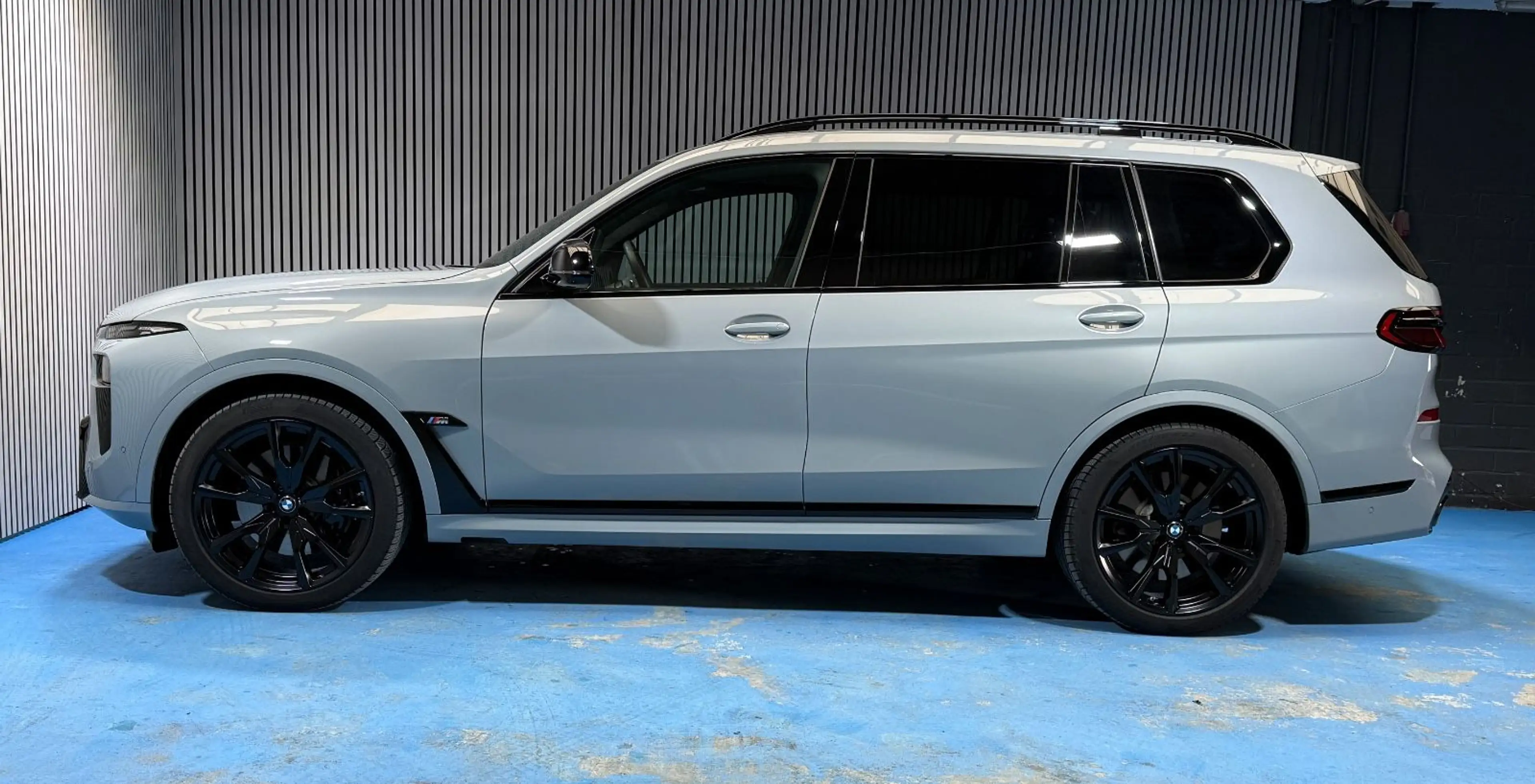 BMW X7 M60 i INDIVIDUEL — photo 2