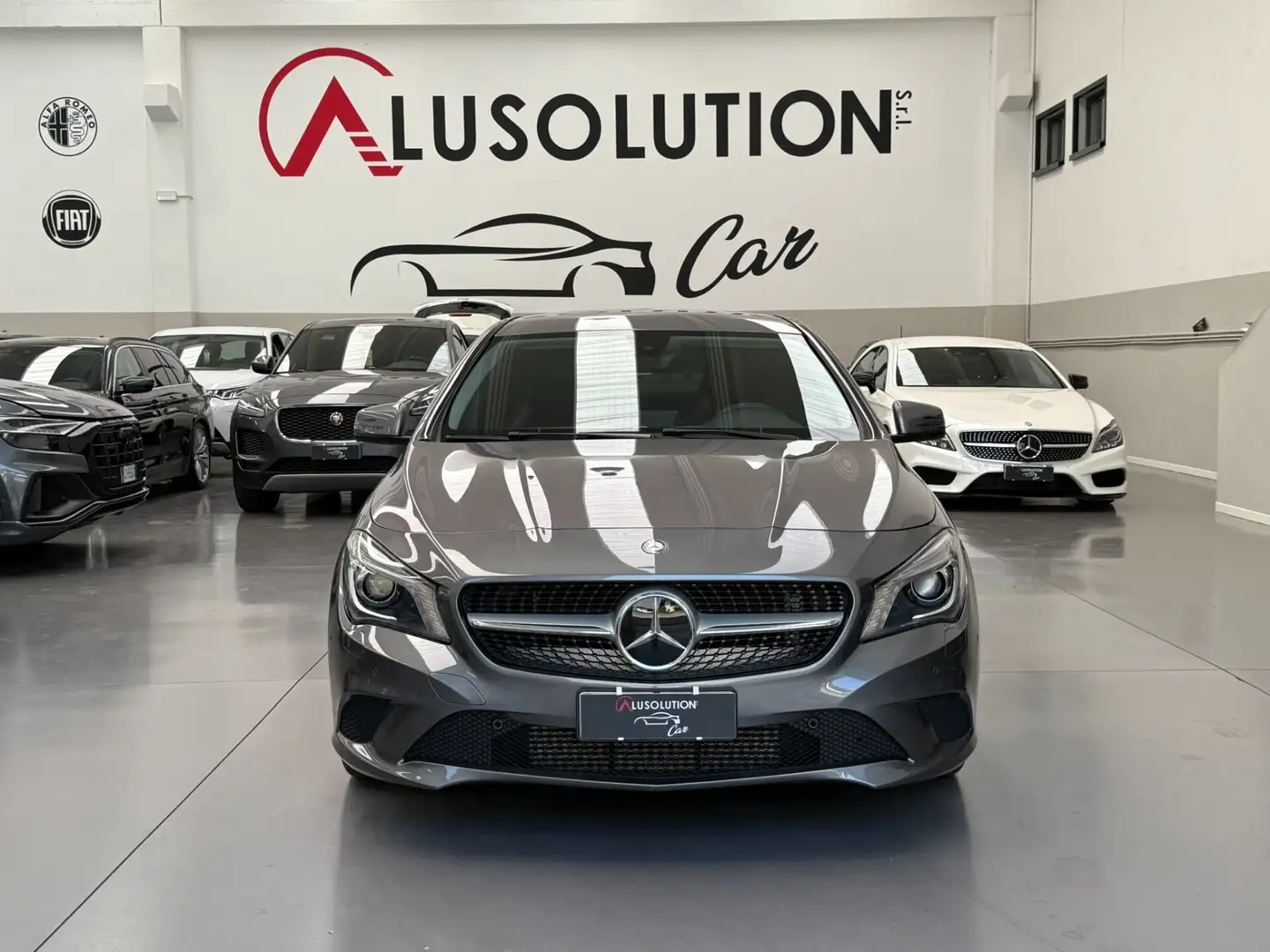Mercedes-Benz CLA 200 CLA 200 d Automatic Premium Сірий - 2