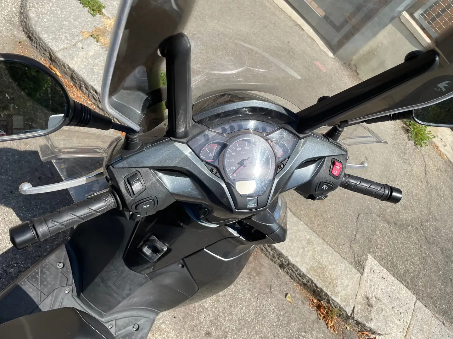 Honda SH 300 Gri - 2