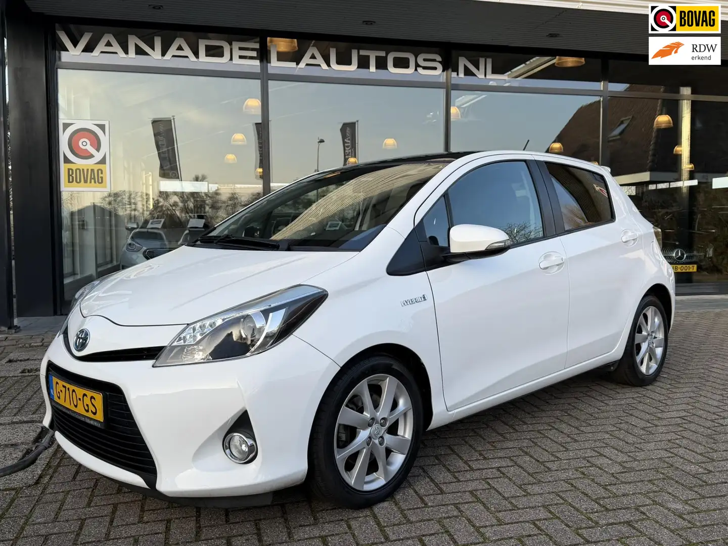 Toyota Yaris 1.5 Full Hybrid Dynamic Aut. Pano Camera Navi Clim Weiß - 1