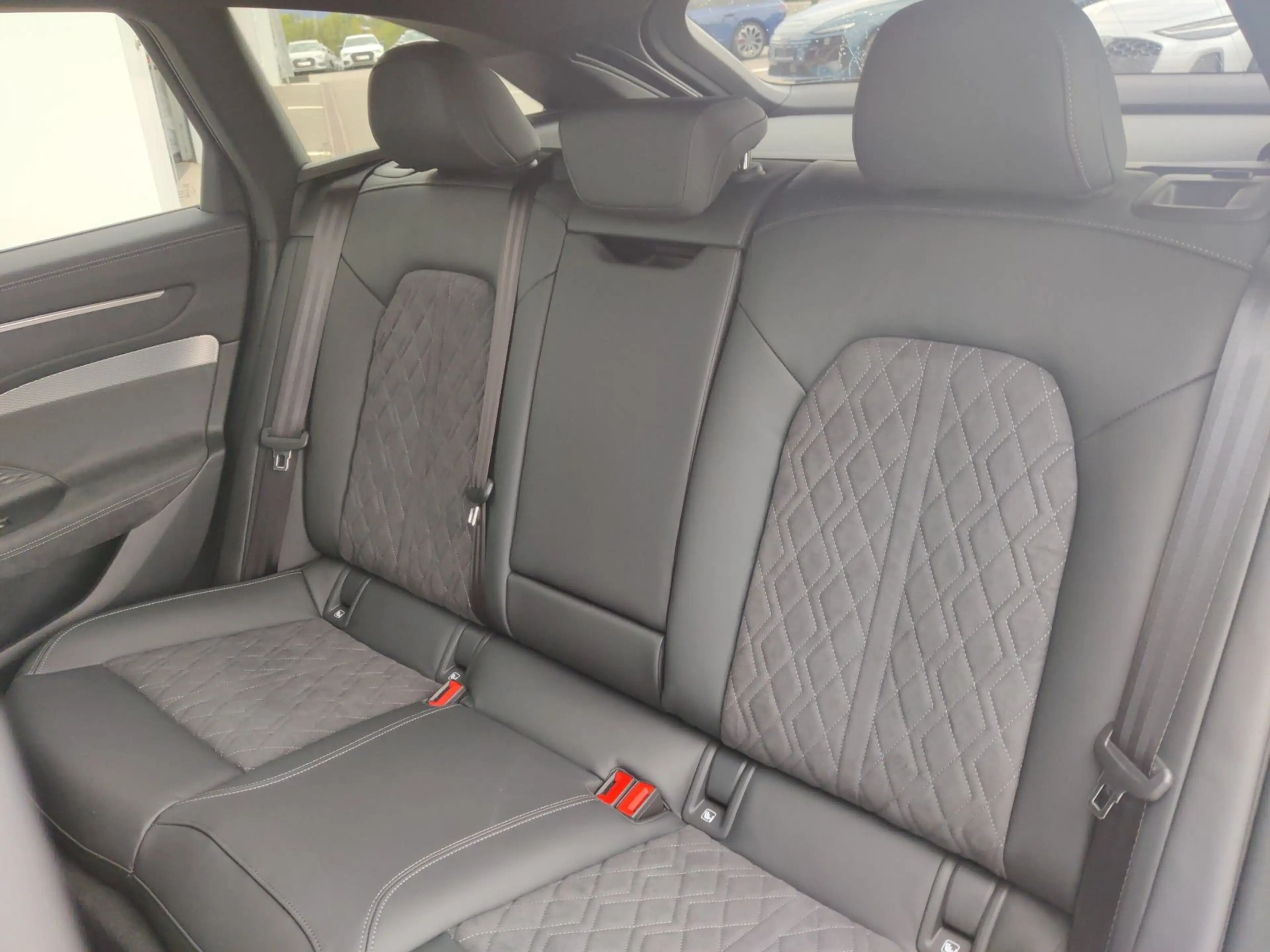 Audi A6 allroad e-hybrid TechPro AHK HuD b+O B&O AHK — photo 13