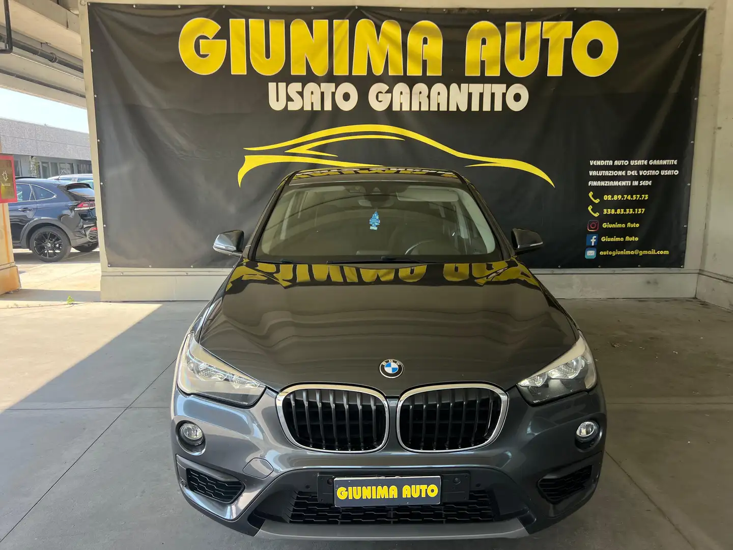 BMW X1 X1 sdrive16d Grijs - 2