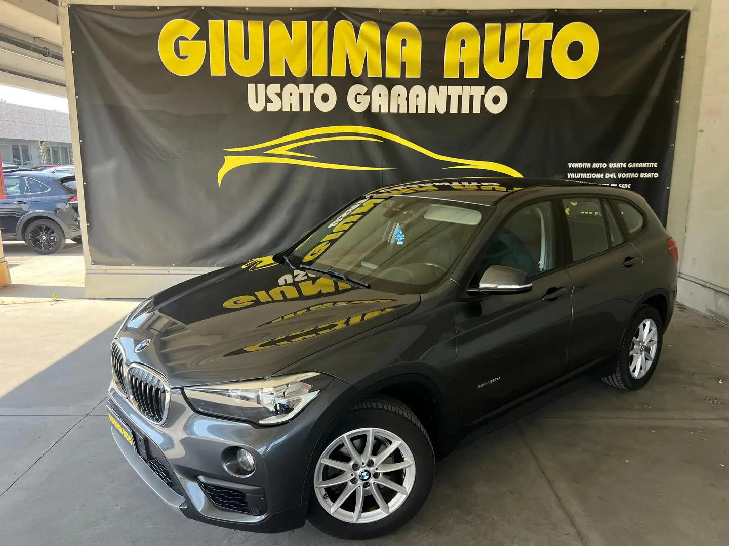 BMW X1 X1 sdrive16d Grijs - 1