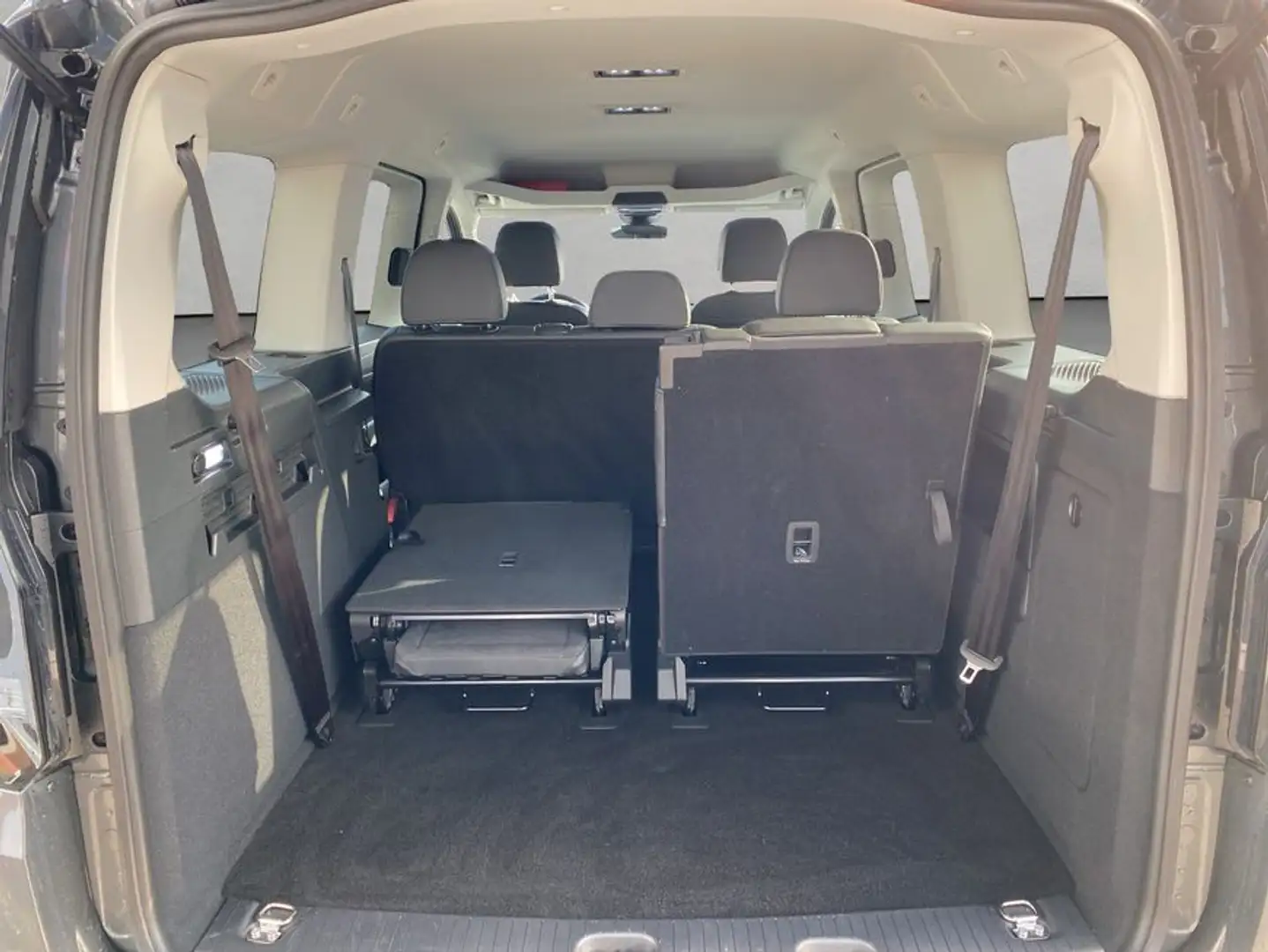 Volkswagen Caddy 1.5 TSI BMT (7-Si.) DSG Style Maxi Grau - 2