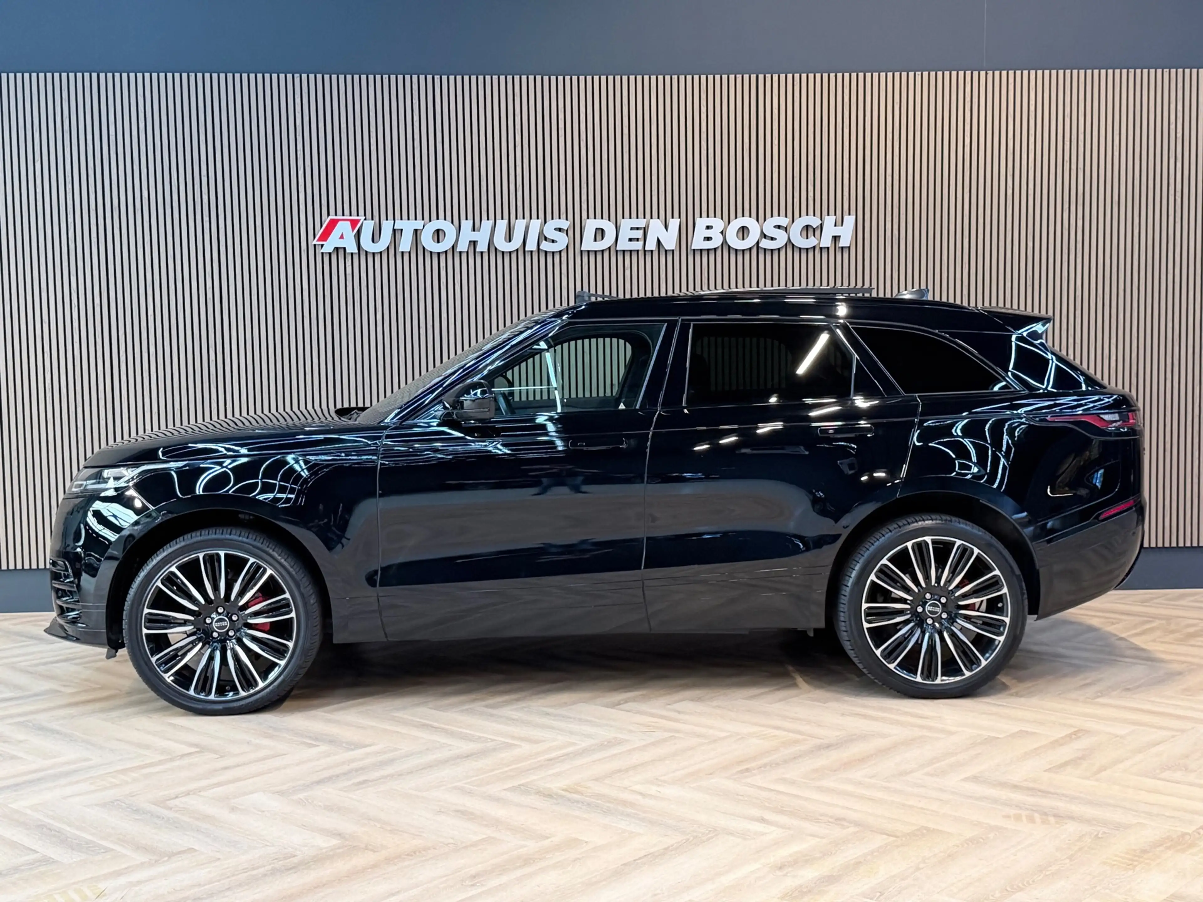 Land Rover Range Rover Velar 2.0 P250 Turbo AWD R-Dynamic SE — photo 3